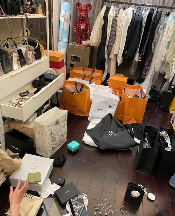 阿拉善回收一线鞋服.jpg